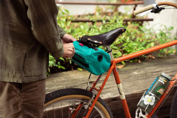 SWIFT INDUSTRIES Bandito Saddle / Handlebar Bag – Bikeary Bicycle SWIFT INDUSTRIES Bandito Saddle / Handlebar Bag – Bikeary Bicycle