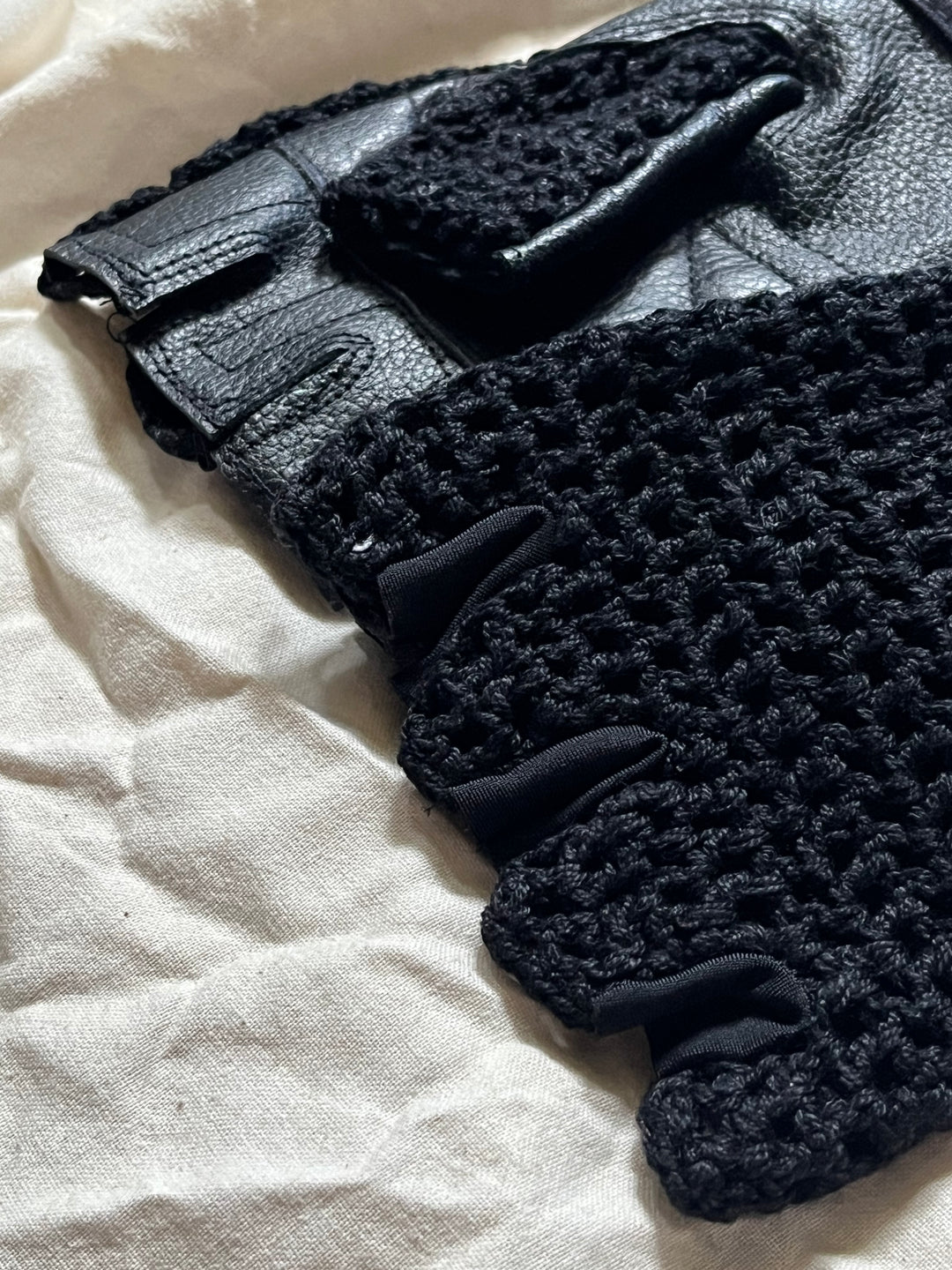 PASSE Leather Crocheted Gloves (Triple Black)