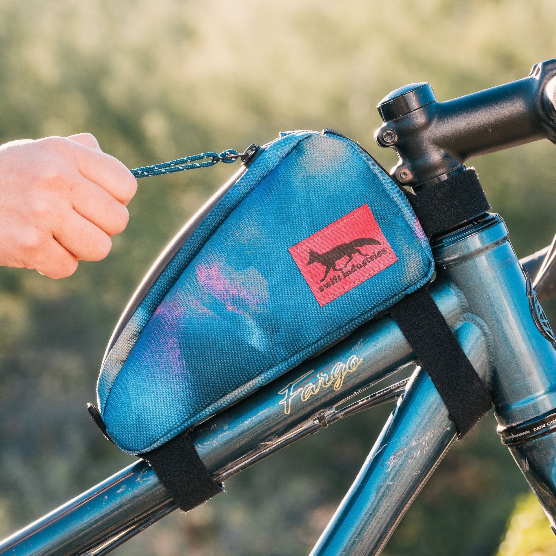 SWIFT INDUSTRIES Luminary Moxie Top Tube Bag – Bikeary Bicycle