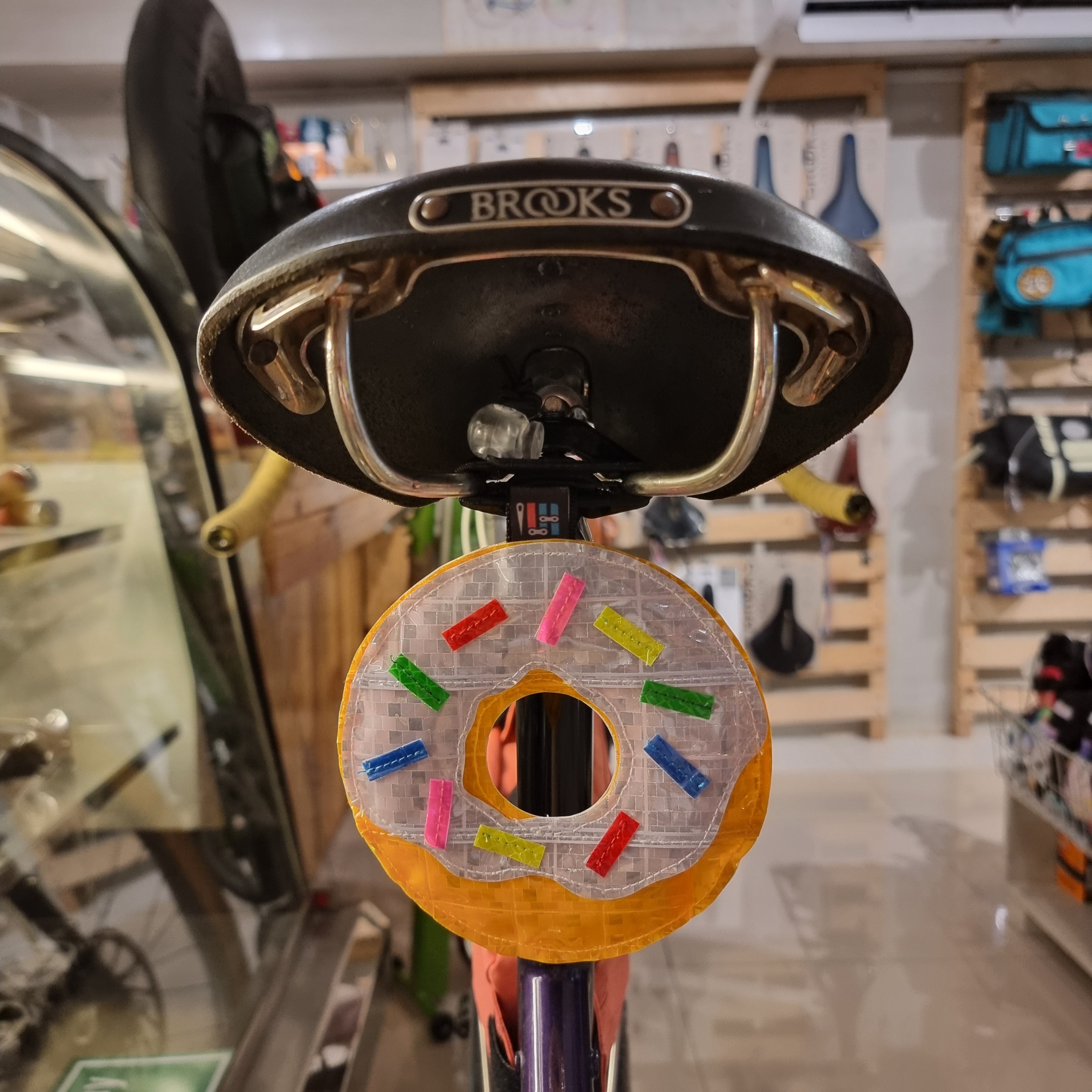 Bisik-GLAZE-ta Reflective Donuts